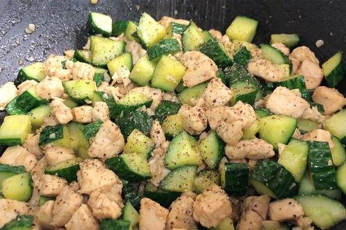 播放鸡麦吃瓜,欢乐无限，尽享田园时光