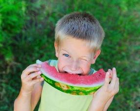 群众吃瓜哭了视频,群众看吃瓜视频感动落泪