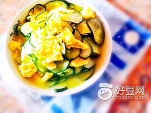 晚上吃瓜炒鸡蛋,美味炒鸡蛋，瓜香四溢的温馨晚餐