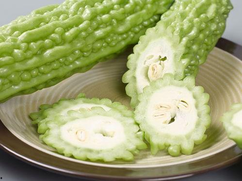 凉瓜被虫吃,绿色蔬菜的守护战