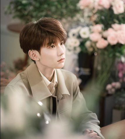 王源吃瓜头像,揭秘明星私下趣味瞬间