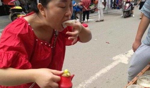 云南满级吃瓜大妈视频,视频走红网络！