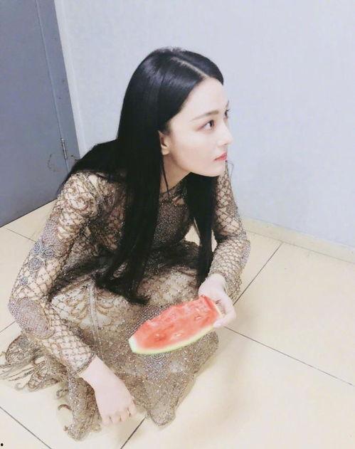 关于吃瓜的裙昵称,揭秘吃瓜裙昵称背后的潮流密码