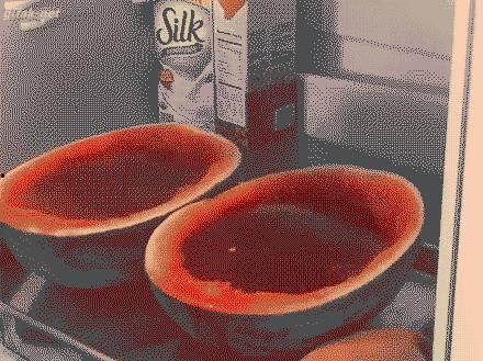 吃瓜和红酒,尽享红酒雅韵